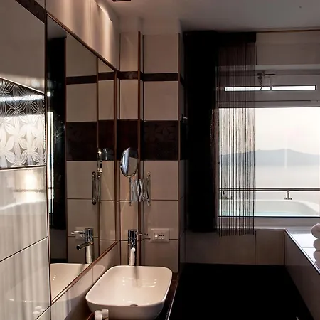 Marvelous Santorini - 1 Bedroom - Tioumoutiri - Private Jacuzzi And Unforgettable Caldera Sea Views - Villa